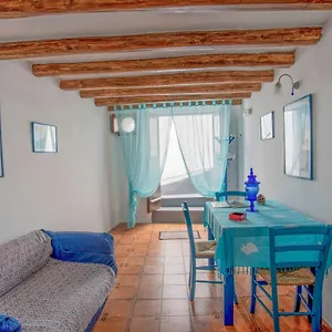 Apartment Strombolicchio 